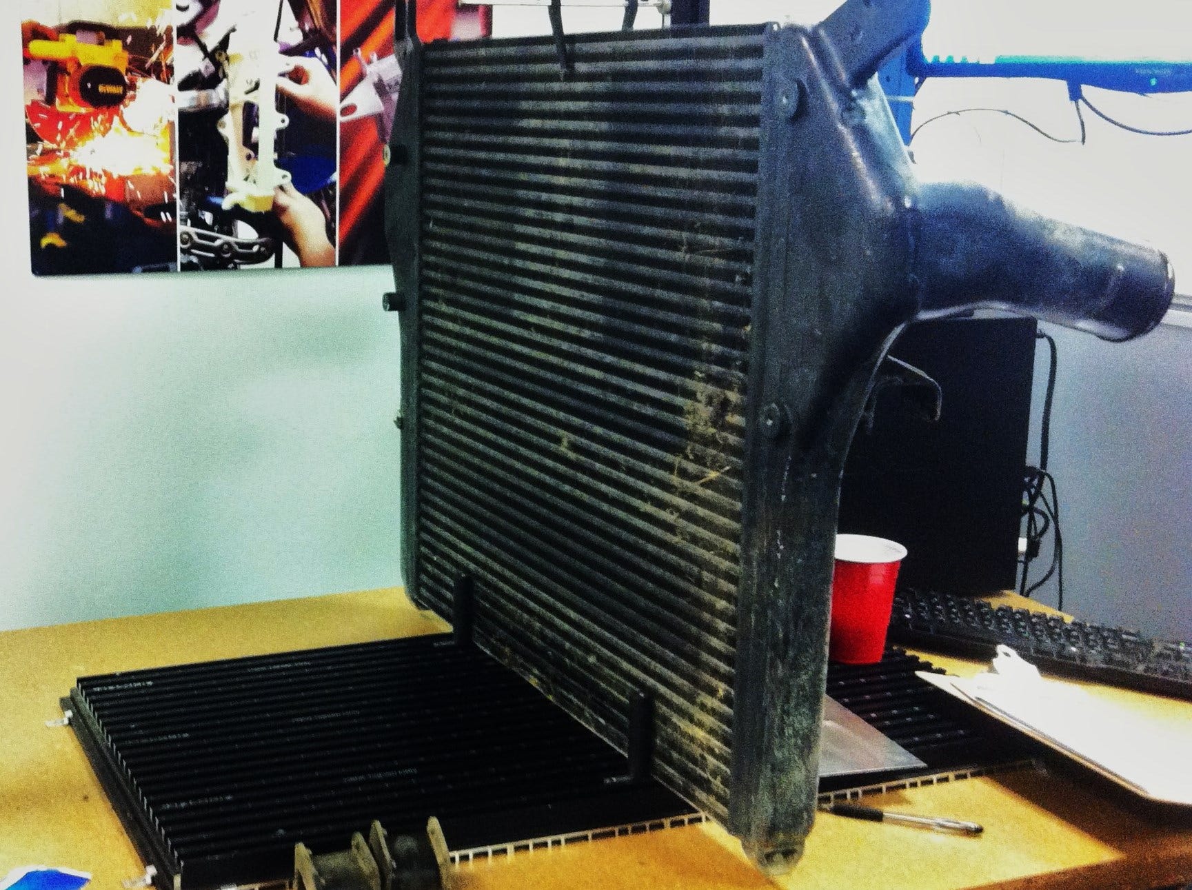 Intercooler with fin debris 