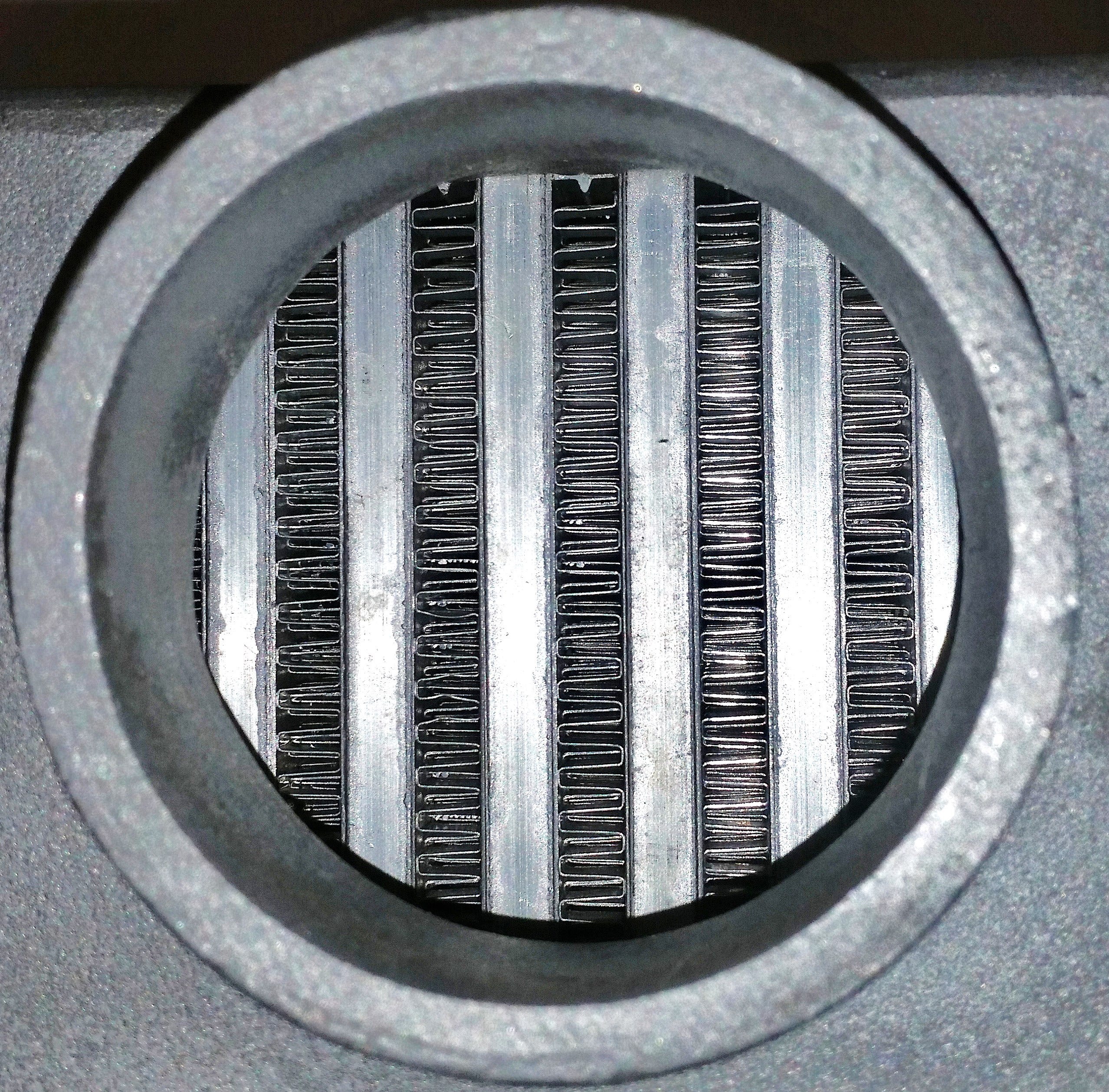 Intercooler offset fins