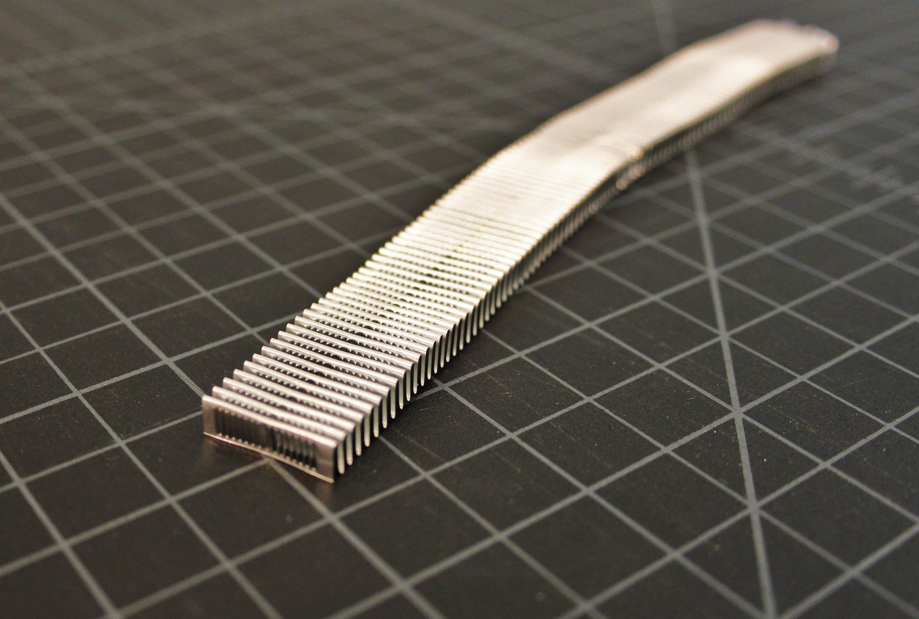 Louvered straight fin